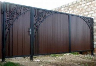 Распашные ворота из профнастила - пример 1 фото в Нижнем Новгороде